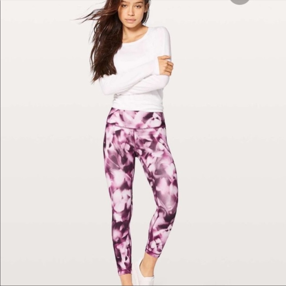 Lululemon. Womens purple leggings. Size 6.